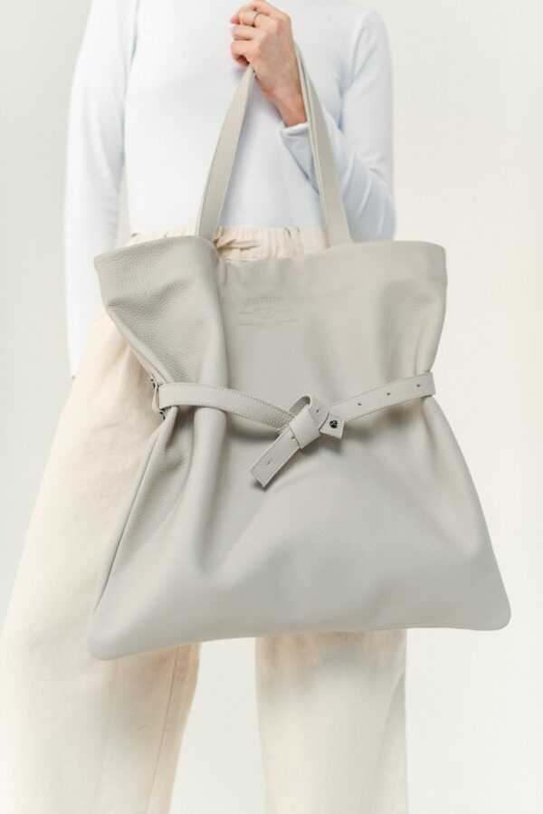 akr01240 JUODA DRAMA